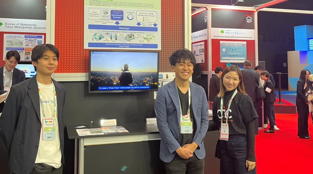写真：スマートサービス実装支援「Be Smart Tokyo」（東京都デジタルサービス局事業）の担当者2名