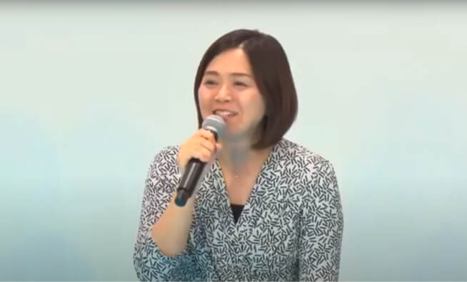 写真:パネルディスカッションで話している西岡満代 氏