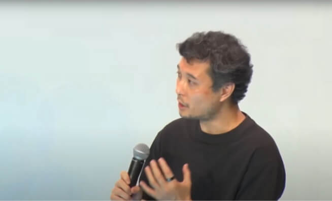 写真:パネルディスカッションで話している吉村有司氏