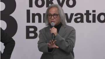 写真:パネルディスカッションで話している谷川じゅんじ 氏