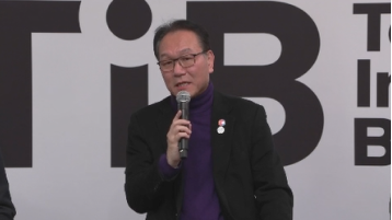 写真:パネルディスカッションで話している出口敦 氏