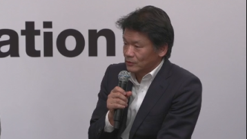 写真:パネルディスカッションで話している宮坂学 氏