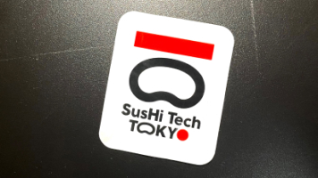 写真:SusHi Tech Tokyo のステッカー