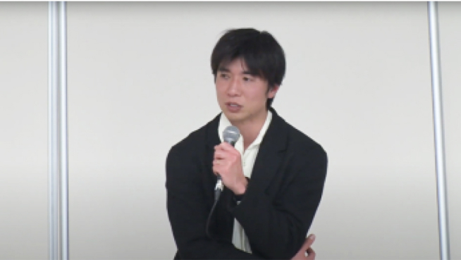 写真:パネルディスカッションで話している石田遼 氏