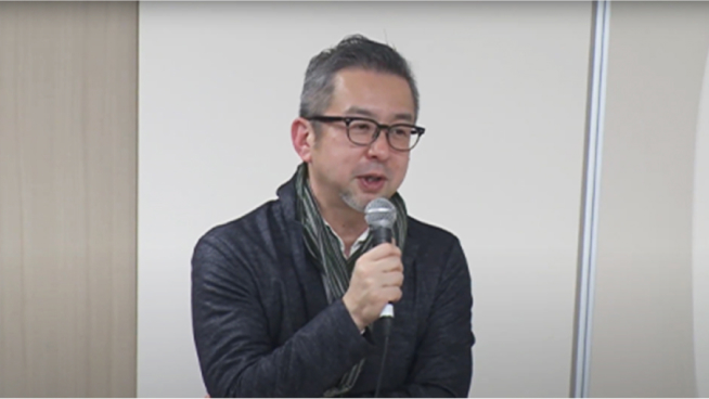 写真:トークセッションで話している太田直樹 氏