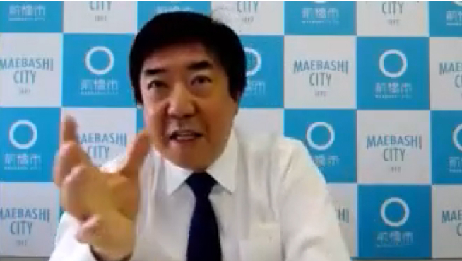 写真:トークセッションで話している山本龍 氏